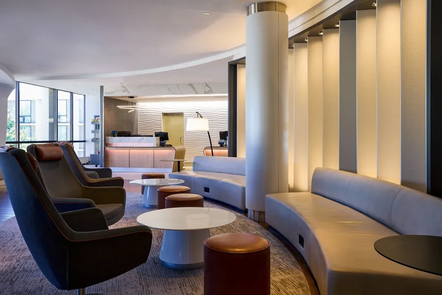 Washington Dulles Airport Marriott hotel detail image 6