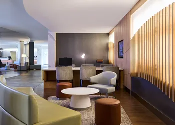 Washington Dulles Airport Marriott hotel thumbnail 7
