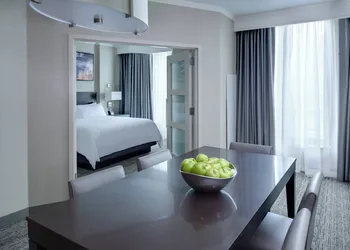 Chicago Marriott Suites O'Hare hotel thumbnail 8