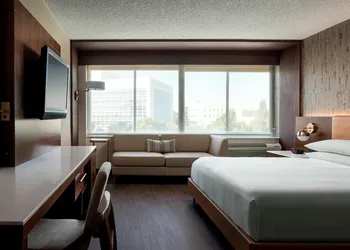 Fullerton Marriott at California State University hotel thumbnail 8