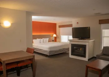 Hawthorn Suites BY Wyndham Erie hotel thumbnail 5
