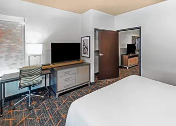 Holiday Inn Hotel & Suites Tulsa South by IHG hotel thumbnail 7