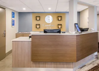 Comfort Inn Aéroport hotel thumbnail 4