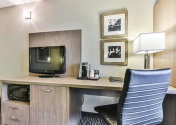 Comfort Inn Aéroport hotel thumbnail 8