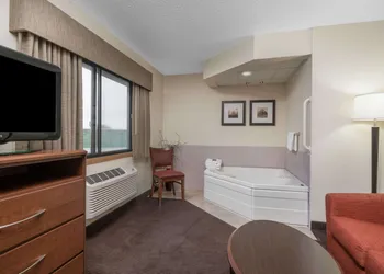 AmericInn by Wyndham Worthington hotel thumbnail 3
