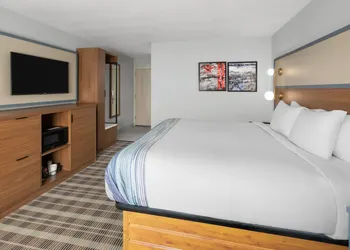AmericInn by Wyndham Douglas/Saugatuck hotel thumbnail 5