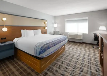 AmericInn by Wyndham Douglas/Saugatuck hotel thumbnail 6