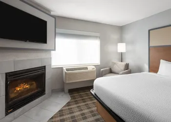 AmericInn by Wyndham Douglas/Saugatuck hotel thumbnail 8