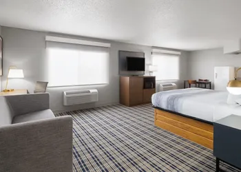 AmericInn by Wyndham Muscatine hotel thumbnail 3