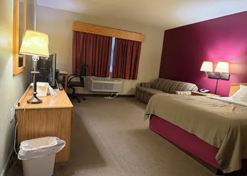 Rodeway Inn Hesston hotel thumbnail 4