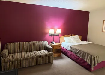 Rodeway Inn Hesston hotel thumbnail 5