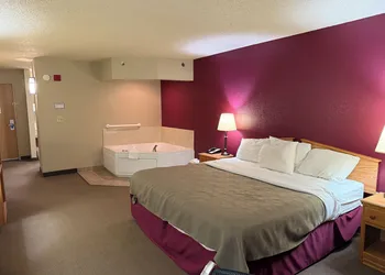 Rodeway Inn Hesston hotel thumbnail 6