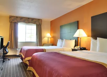 Baymont by Wyndham Muskegon hotel thumbnail 6