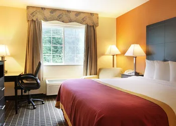 Baymont by Wyndham Muskegon hotel thumbnail 8