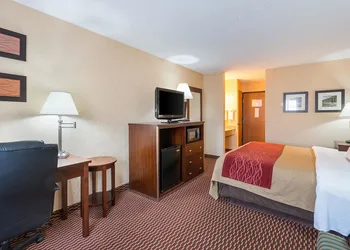Quality Inn Parkersburg North - Vienna hotel thumbnail 3