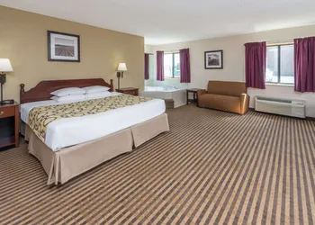 Baymont by Wyndham Metropolis hotel thumbnail 6