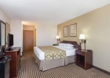 Baymont by Wyndham Metropolis hotel thumbnail 8