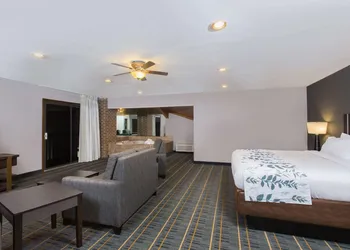 Baymont by Wyndham Lancaster hotel thumbnail 8