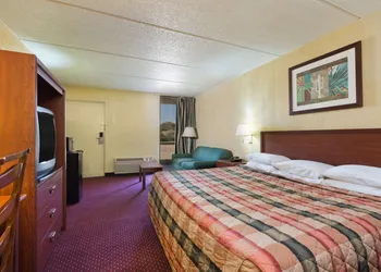 Knights Inn Brenham hotel thumbnail 8