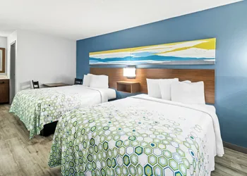 HomeTowne Studios by Red Roof Florence, KY-Cincinnati Airport hotel thumbnail 4