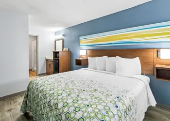 HomeTowne Studios by Red Roof Florence, KY-Cincinnati Airport hotel thumbnail 7