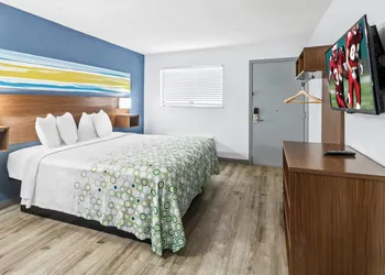 HomeTowne Studios by Red Roof Florence, KY-Cincinnati Airport hotel thumbnail 8