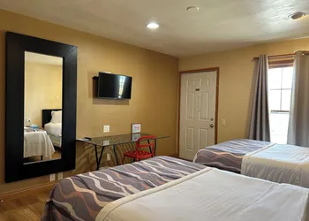 Valued Stay Mayflower hotel thumbnail 5
