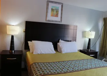 LoneStar Inn hotel thumbnail 2