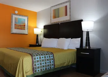 LoneStar Inn hotel thumbnail 4