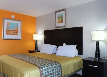 LoneStar Inn hotel thumbnail 5