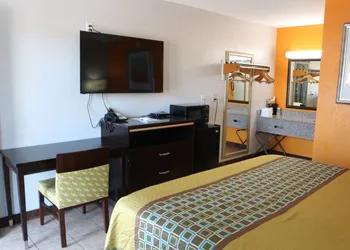 LoneStar Inn hotel thumbnail 6