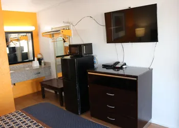 LoneStar Inn hotel thumbnail 7