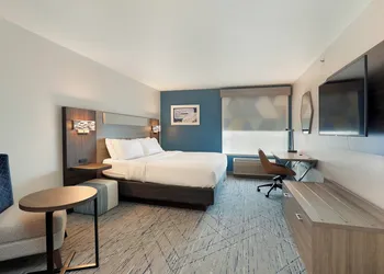 Holiday Inn Express & Suites New Berlin by IHG hotel thumbnail 6