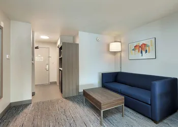 Holiday Inn Express & Suites New Berlin by IHG hotel thumbnail 8