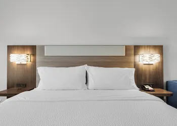 Holiday Inn Express Destin E - Commons Mall area by IHG hotel thumbnail 8