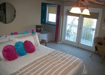 at the Waters Edge Bed & Breakfast hotel thumbnail 4