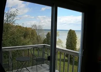 at the Waters Edge Bed & Breakfast hotel thumbnail 6