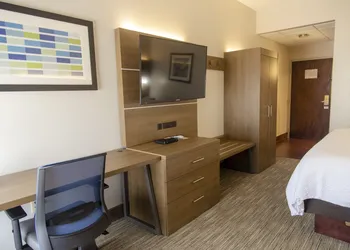 Holiday Inn Express Marshfield by IHG hotel thumbnail 4