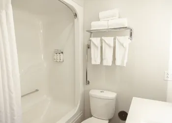Holiday Inn Express Marshfield by IHG hotel thumbnail 8