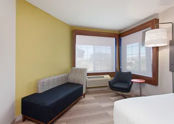 Holiday Inn Express & Suites Corona by IHG hotel thumbnail 2