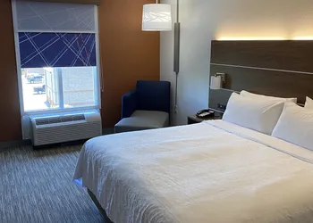 Holiday Inn Express Hotel & Suites Auburn - University Area by IHG hotel thumbnail 8