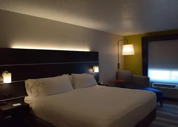 Holiday Inn Express Hotel & Suites Sparta by IHG hotel thumbnail 3