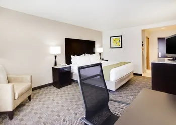 Holiday Inn Express Hotel & Suites Mebane by IHG hotel thumbnail 3