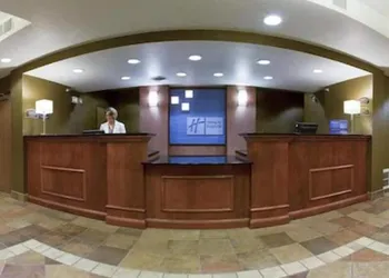 Holiday Inn Express & Suites Sioux Center by IHG hotel thumbnail 2