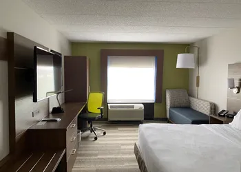 Holiday Inn Express & Suites Fort Wayne by IHG hotel thumbnail 3