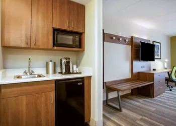 Holiday Inn Express & Suites Fort Wayne by IHG hotel thumbnail 5