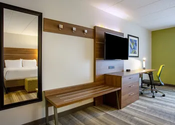 Holiday Inn Express & Suites Fort Wayne by IHG hotel thumbnail 7