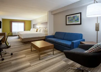 Holiday Inn Express & Suites Fort Wayne by IHG hotel thumbnail 8
