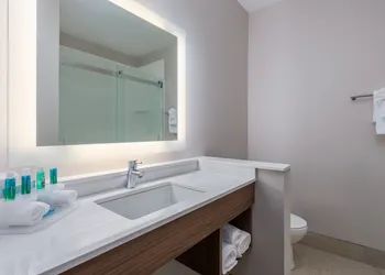 Holiday Inn Express & Suites Vandalia by IHG hotel thumbnail 5