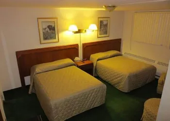 Canadiana Motel hotel thumbnail 6